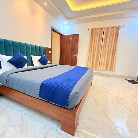 Hotel Tulip Light Mathura Esterno foto