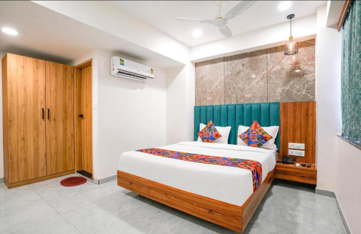 Hotel Tulip Light Mathura Esterno foto