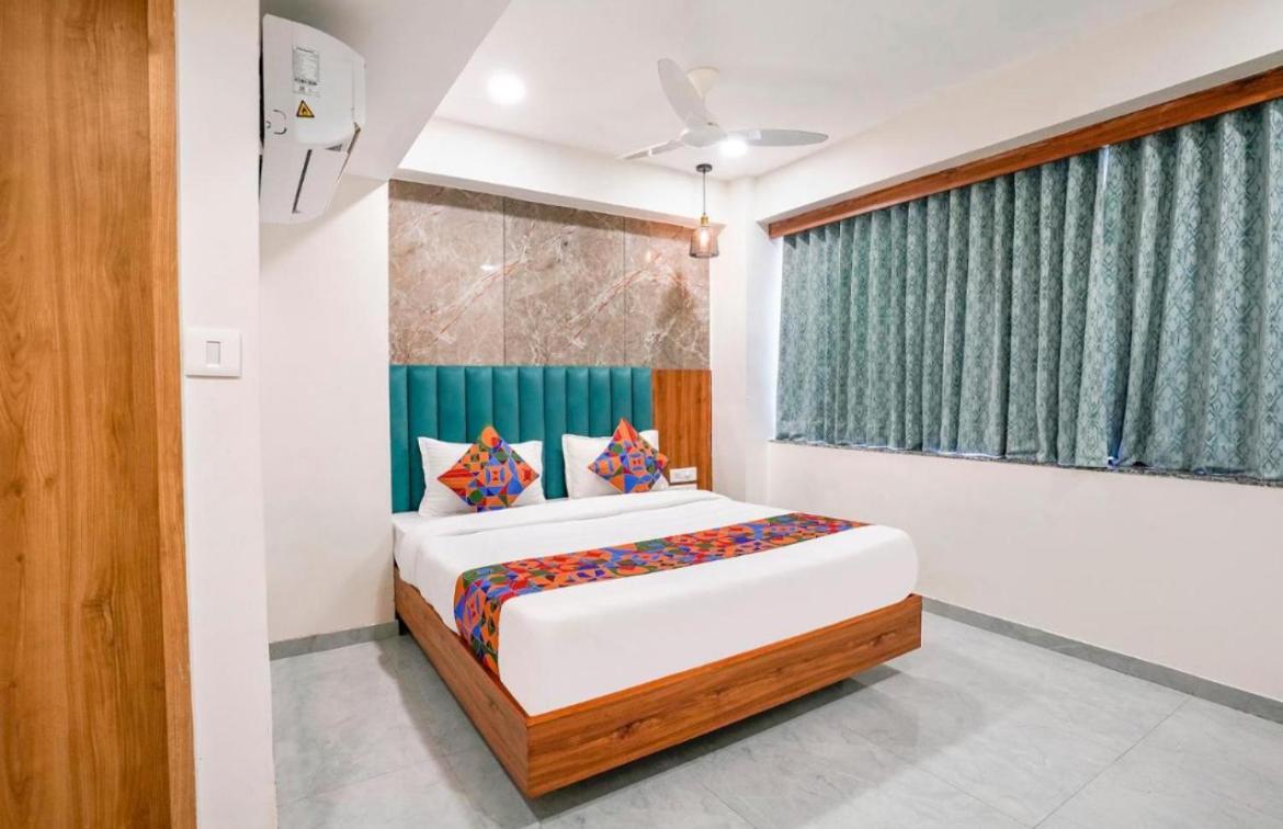 Hotel Tulip Light Mathura Esterno foto